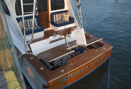 Jarrett Bay 43 HTX - hydraulic cockpit floor