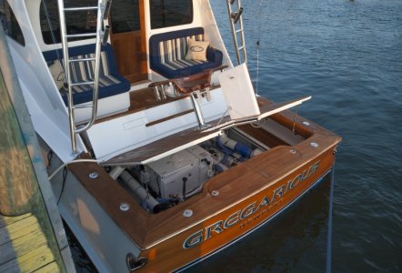 Jarrett Bay 43 HTX - hydraulic cockpit floor