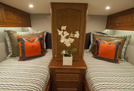 Jarrett Bay 43 HTX - secondary stateroom