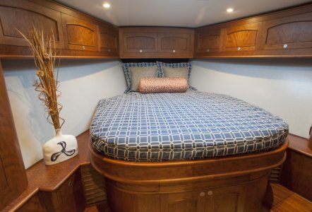 Jarrett Bay 43 HTX - master stateroom