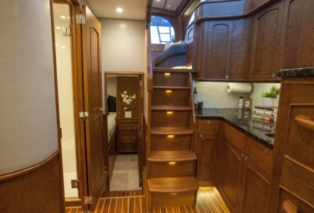 Jarrett Bay 43 HTX - companionway