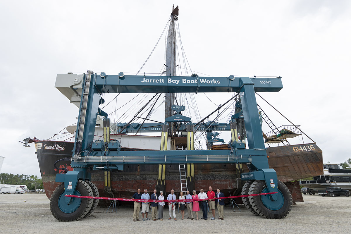 300T Travelift ribbon cutting