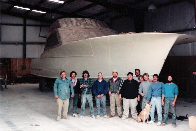 A photo of the Jarrett Bay Boatworks crew that crafted hull 08 Valinda